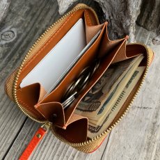 画像4: 広島ジビエレザー×ドラゴンフライズコラボグッズ 鹿革ミニラウンドファスナー財布!ポケットに収まるコンパクトさと使いやすさ◎ イニシャル刻印対応 (4)