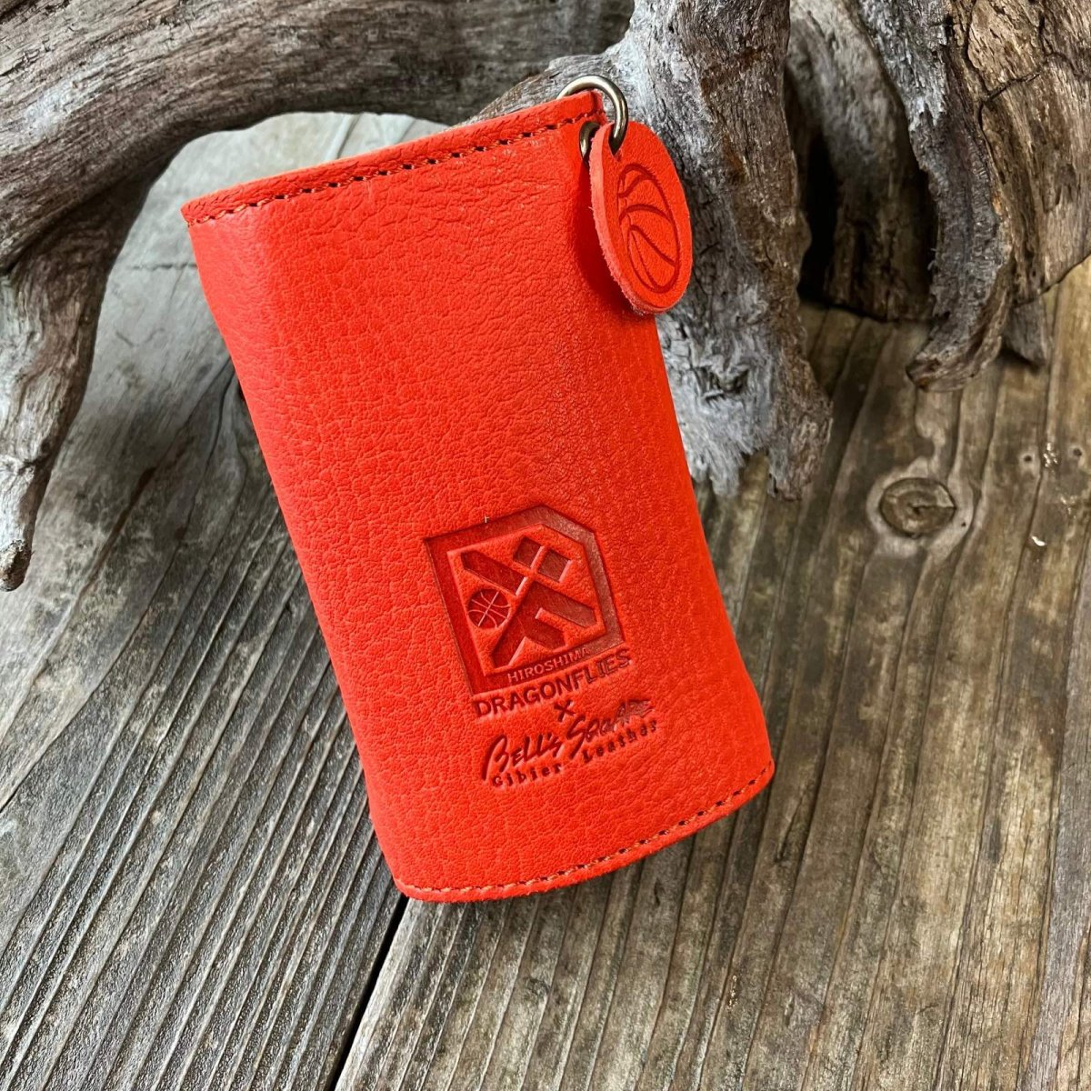 画像3: 広島ジビエレザー×ドラゴンフライズコラボグッズ 鹿革キーケース カードも収納OK!大きめサイズで収納◎ イニシャル刻印対応 (3)