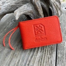 画像1: 広島ジビエレザー×ドラゴンフライズコラボグッズ 鹿革二つ折りカードケース マイナンバーカードや免許書入れに最適 イニシャル刻印対応 (1)