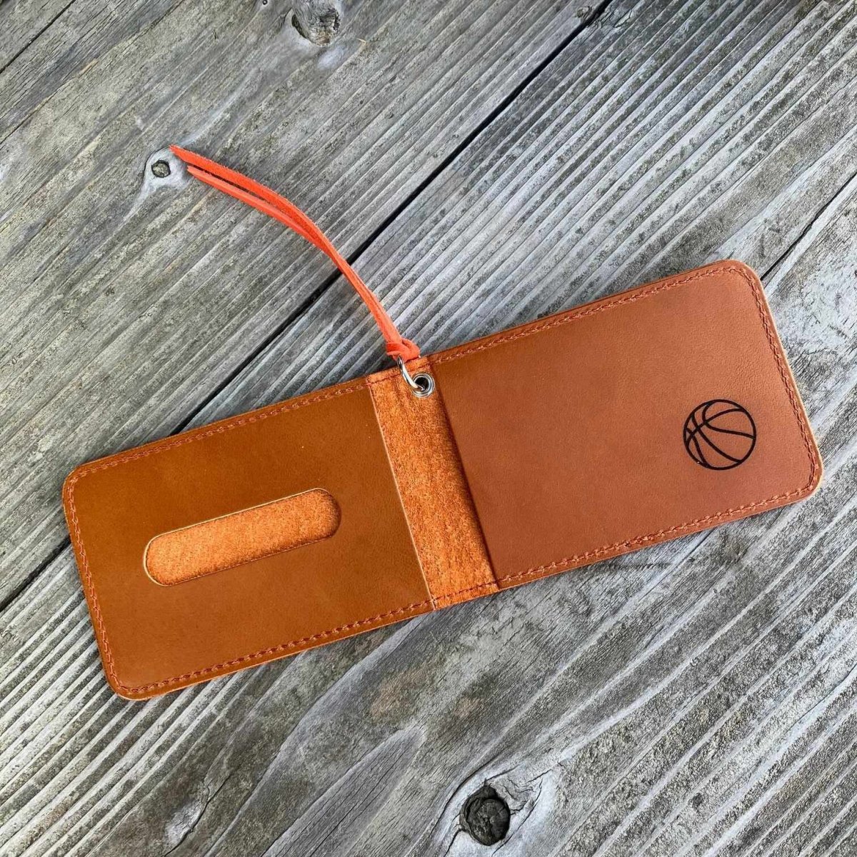 画像5: 広島ジビエレザー×ドラゴンフライズコラボグッズ 鹿革二つ折りカードケース マイナンバーカードや免許書入れに最適 イニシャル刻印対応 (5)