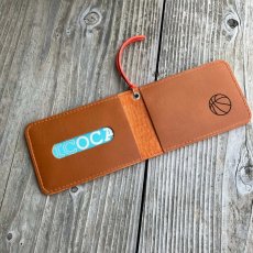 画像6: 広島ジビエレザー×ドラゴンフライズコラボグッズ 鹿革二つ折りカードケース マイナンバーカードや免許書入れに最適 イニシャル刻印対応 (6)