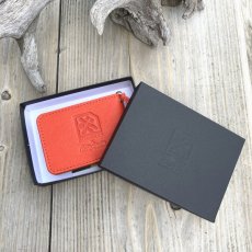 画像7: 広島ジビエレザー×ドラゴンフライズコラボグッズ 鹿革二つ折りカードケース マイナンバーカードや免許書入れに最適 イニシャル刻印対応 (7)