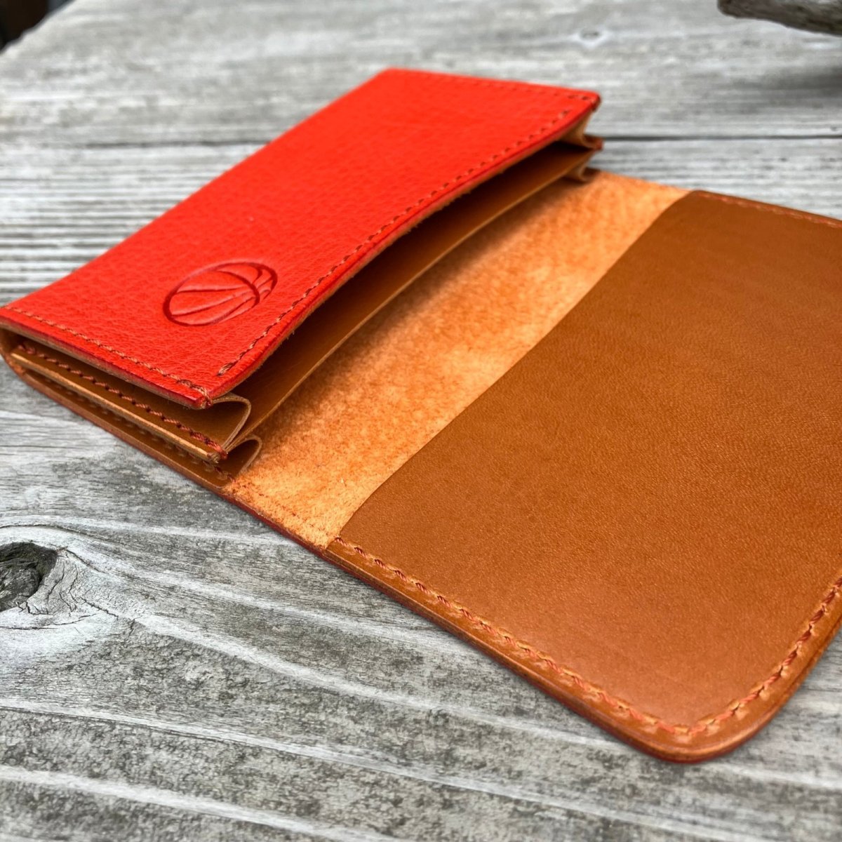 画像4: 広島ジビエレザー×ドラゴンフライズコラボグッズ 鹿革名刺入れ 初対面でも印象に残る イニシャル刻印対応 (4)