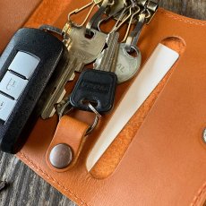 画像7: 広島ジビエレザー×ドラゴンフライズコラボグッズ 鹿革キーケース カードも収納OK!大きめサイズで収納◎ イニシャル刻印対応 (7)