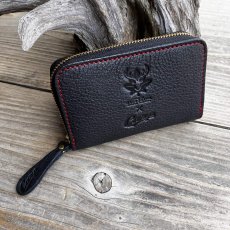 画像1: 【広島ジビエレザー×カープコラボグッズ】物語の詰まったラウンドファスナーミニ財布2026Ver.｜広島産鹿革使用｜広島東洋カープ公式ライセンスグッズ (1)