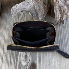 画像3: 【広島ジビエレザー×カープコラボグッズ】物語の詰まったラウンドファスナーミニ財布2026Ver.｜広島産鹿革使用｜広島東洋カープ公式ライセンスグッズ (3)