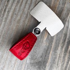 画像2: 【広島ジビエレザー×カープコラボグッズ】特許取得の画期的なスマホリング2026Ver.｜広島産鹿革使用｜広島東洋カープ公式ライセンスグッズ (2)