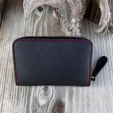 画像4: 【広島ジビエレザー×カープコラボグッズ】物語の詰まったラウンドファスナーミニ財布2026Ver.｜広島産鹿革使用｜広島東洋カープ公式ライセンスグッズ (4)