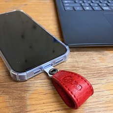 画像2: 【広島ジビエレザー×カープコラボグッズ】特許取得の画期的なスマホリング2026Ver.｜広島産鹿革使用｜広島東洋カープ公式ライセンスグッズ (2)