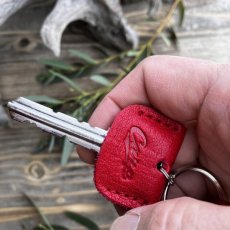 画像2: 【広島ジビエレザー×カープコラボグッズ】物語が詰まったキーカバー2026Ver.｜広島産鹿革｜広島東洋カープ公式ライセンスグッズ  (2)
