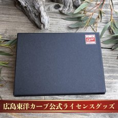 画像8: 【広島ジビエレザー×カープコラボグッズ】物語の詰まった名刺入れ 2026Ver.｜広島産猪革使用｜広島東洋カープ公式ライセンスグッズ (8)