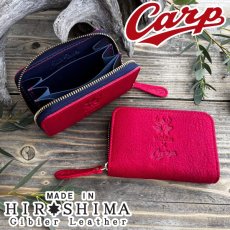 画像1: 【広島ジビエレザー×カープコラボグッズ】物語の詰まったラウンドファスナーミニ財布2026Ver.｜広島産鹿革使用｜広島東洋カープ公式ライセンスグッズ (1)