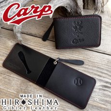 画像1: 【広島ジビエレザー×カープコラボグッズ】物語が詰まった二つ折りパスケース 2026Ver.｜広島産鹿革使用｜広島東洋カープ公式ライセンスグッズ (1)