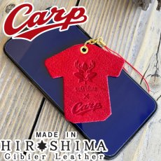 画像1: 【広島ジビエレザー×カープコラボグッズ】希少な鹿革使用！ユニフォーム型スマホクリーナー☆メガネ・鏡もピカピカに！ (1)