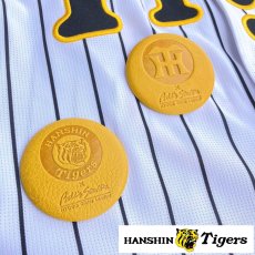 画像1: 【阪神タイガース球団承認】 兵庫県産ジビエレザー（鹿革）☆育てる鹿革の缶バッジ　あなた色に育ててください (1)