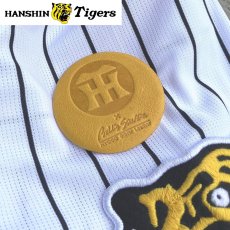 画像4: 【阪神タイガース球団承認】 兵庫県産ジビエレザー（鹿革）☆育てる鹿革の缶バッジ　あなた色に育ててください (4)