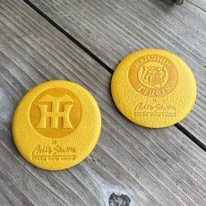 画像2: 【阪神タイガース球団承認】 兵庫県産ジビエレザー（鹿革）☆育てる鹿革の缶バッジ　あなた色に育ててください (2)