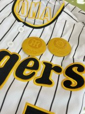 画像6: 【阪神タイガース球団承認】 兵庫県産ジビエレザー（鹿革）☆育てる鹿革の缶バッジ　あなた色に育ててください (6)