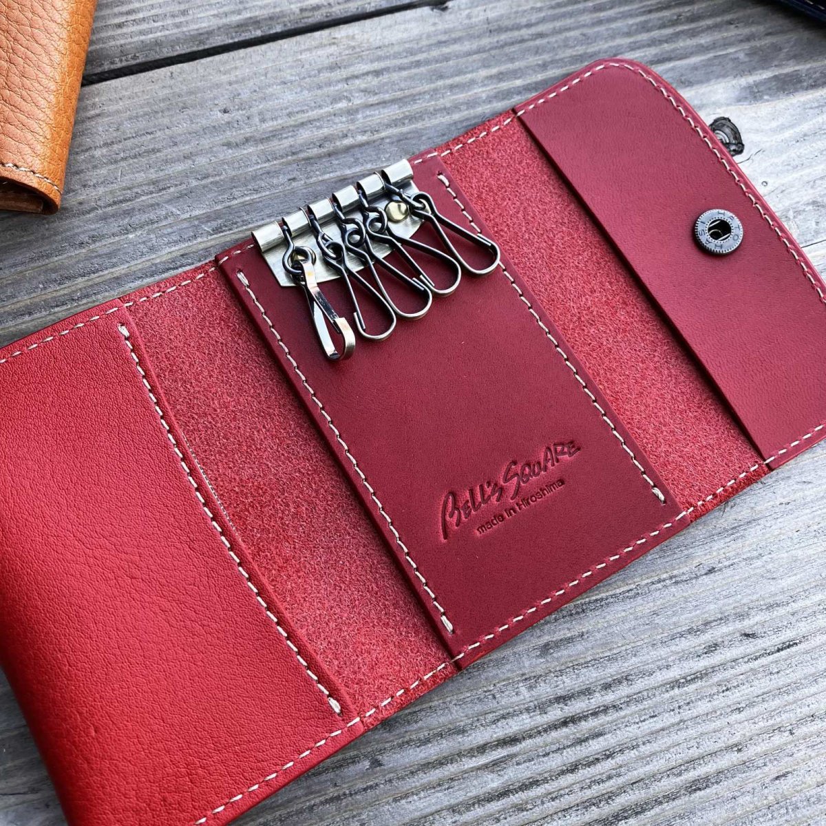 画像9: 上質なシュリンクレザーが手元を彩る、シンプルで機能的なキーケース (9)