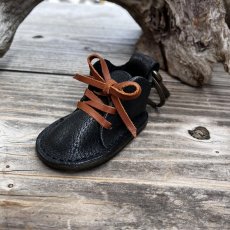 画像1: 【ヒグマ革】ミニスニーカーキーホルダー 本革 ハンドメイド レアチャーム 現品限り (1)