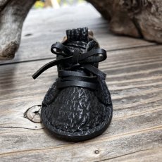 画像3: 【サメ革】ミニスニーカーキーホルダー ブラックシャークレザー 現品限り (3)