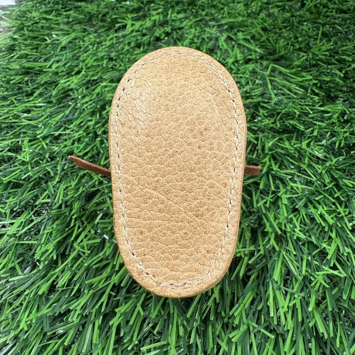 画像4: 【数量限定3個】ツキノワグマ革 ミニスニーカーキーホルダー ストーンベージュ｜ベルズスクエア限定カラー (4)