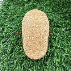 画像4: 【数量限定3個】ツキノワグマ革 ミニスニーカーキーホルダー ストーンベージュ｜ベルズスクエア限定カラー (4)