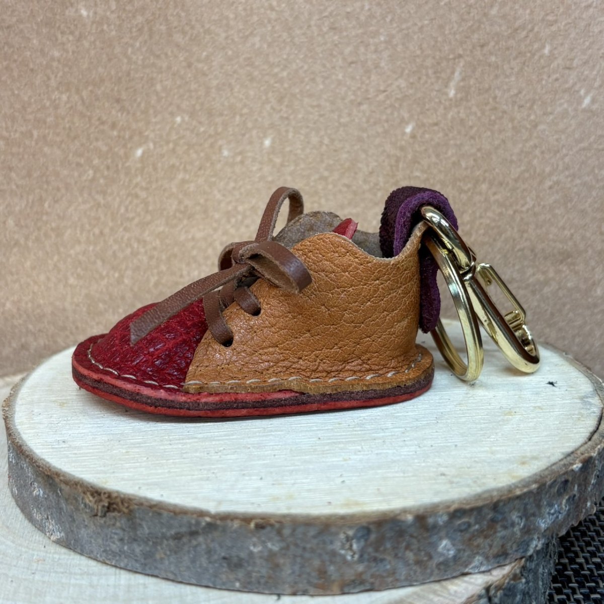 画像2: 　【猛獣のスニーカー】ミニスニーカーチャーム　レッド＆キャメル系　No.7 (2)