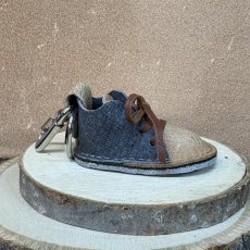 画像3: 　【猛獣のスニーカー】ミニスニーカーチャーム　ベージュ×グレー系　No.10 (3)