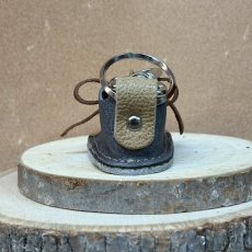 画像4: 　【猛獣のスニーカー】ミニスニーカーチャーム　ベージュ×グレー系　No.10 (4)