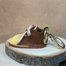 画像2: 　【猛獣のスニーカー】ミニスニーカーチャーム　イエロー×ブラウン系　No.11 (2)