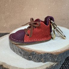 画像2: 　【猛獣のスニーカー】ミニスニーカーチャーム　ワイン×レッド系　No.12 (2)