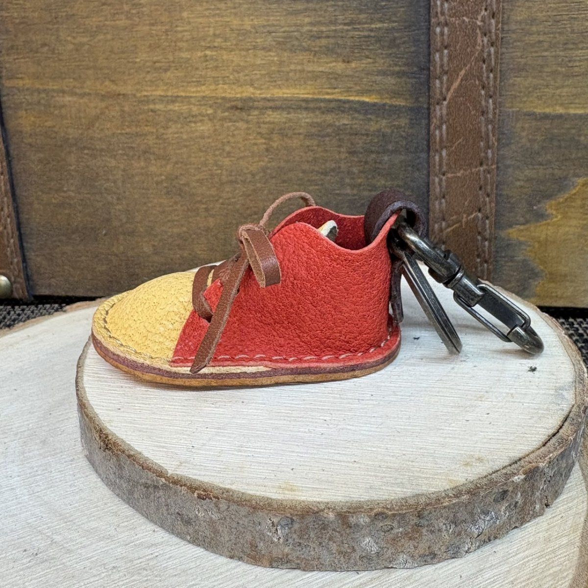 画像2: 4月10日20時より販売開始　【猛獣のスニーカー】ミニスニーカーチャーム　ベージュ＆RED系　No.1 (2)