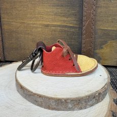 画像3: 4月10日20時より販売開始　【猛獣のスニーカー】ミニスニーカーチャーム　ベージュ＆RED系　No.1 (3)