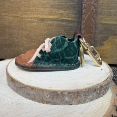 画像2: 4月10日20時より販売開始　【猛獣のスニーカー】ミニスニーカーチャーム　ブラウン＆ダークグリーン系　No.2 (2)