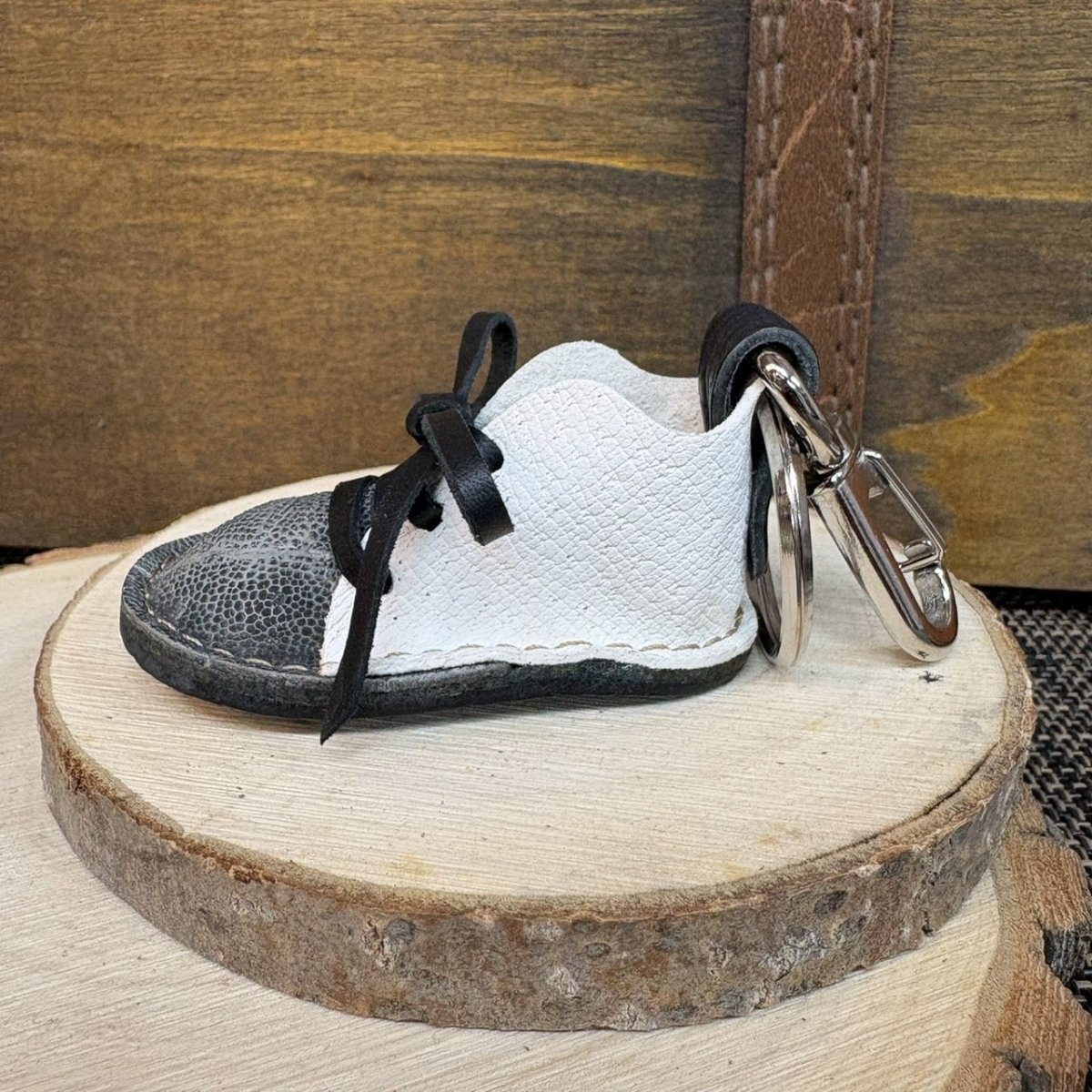 画像2: 4月10日20時より販売開始　【猛獣のスニーカー】ミニスニーカーチャーム　ブラウン＆ダークグリーン系　No.3 (2)