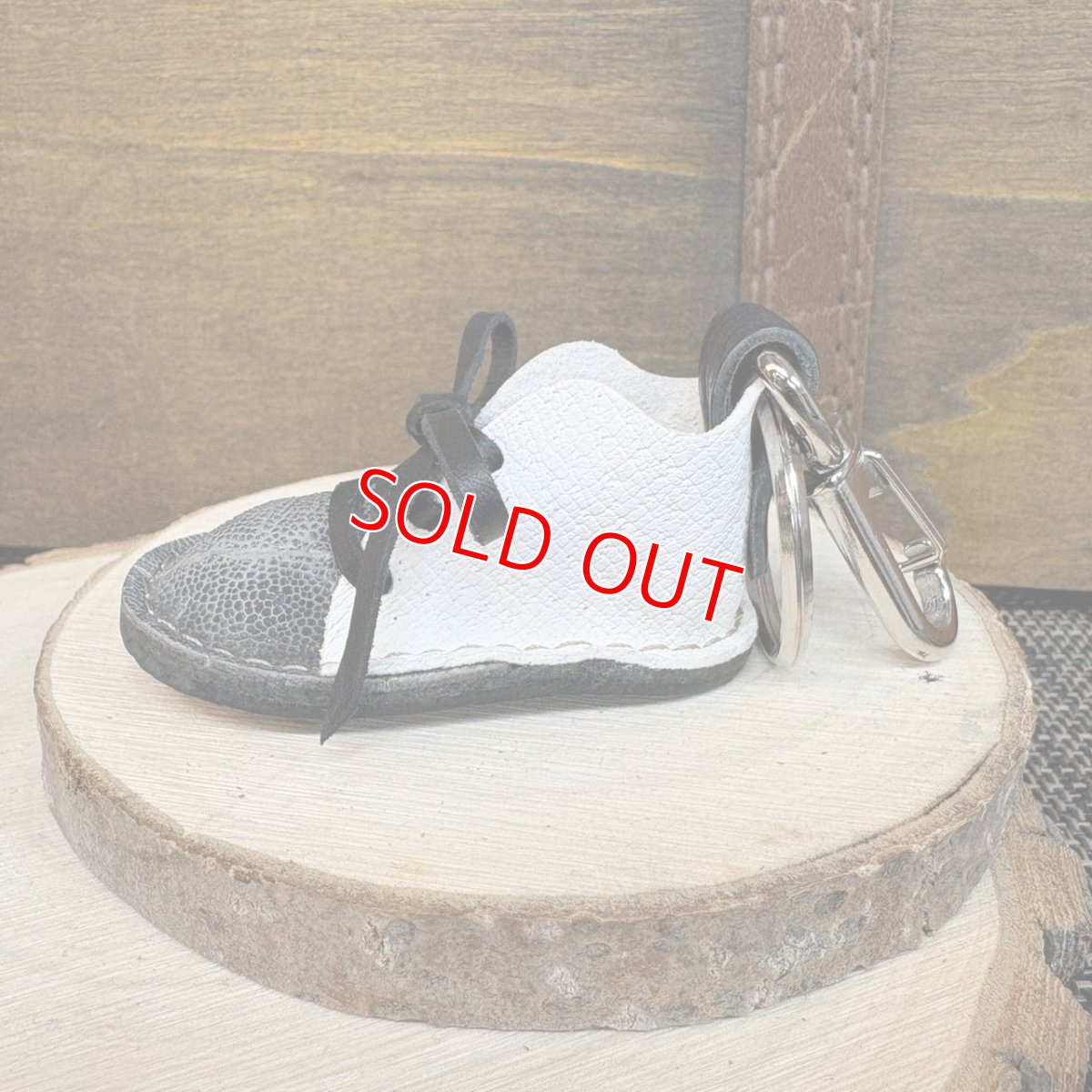 画像2: 4月10日20時より販売開始　【猛獣のスニーカー】ミニスニーカーチャーム　グレー＆ホワイト系　No.3 (2)