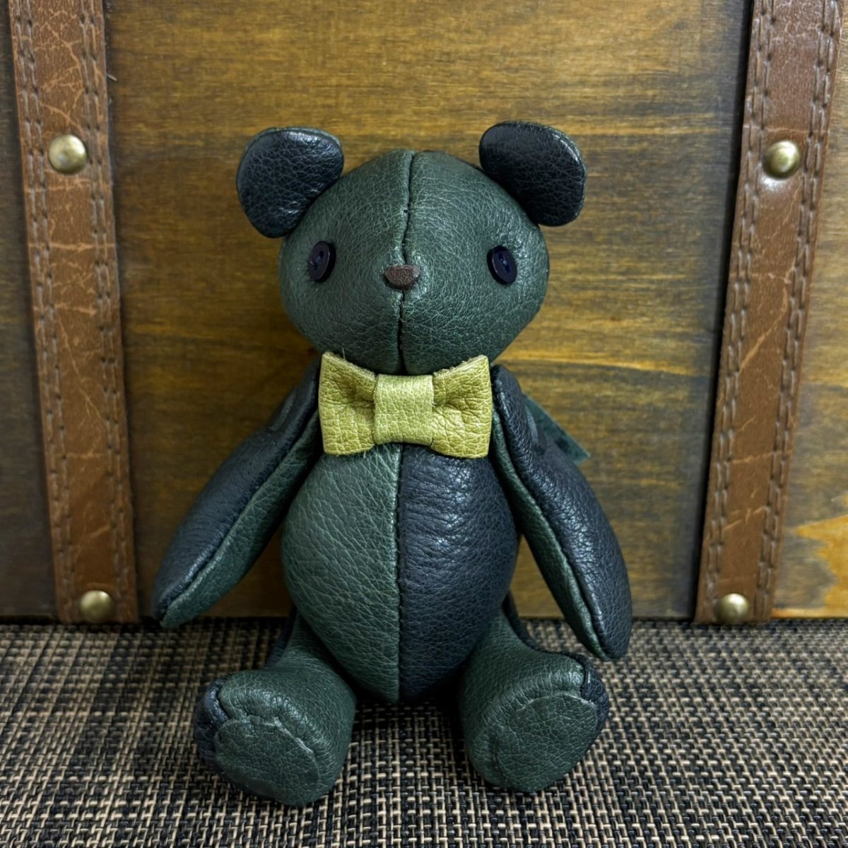 画像1: 【ジビエレザー猪革】のベルベア★マイスターの手作り「ベルズベア」ダークグリーン×ブラック　 写真の1点販売です (1)