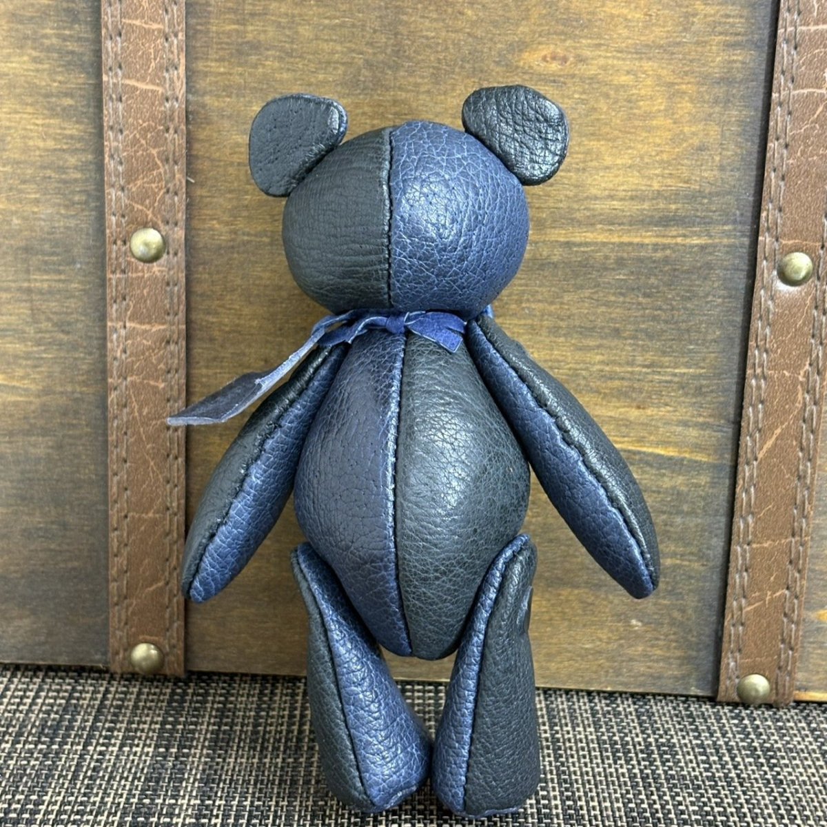 画像2: 【ジビエレザー猪革】のベルベア★マイスターの手作り「ベルズベア」ブラック×インディゴ　 写真の1点販売です (2)