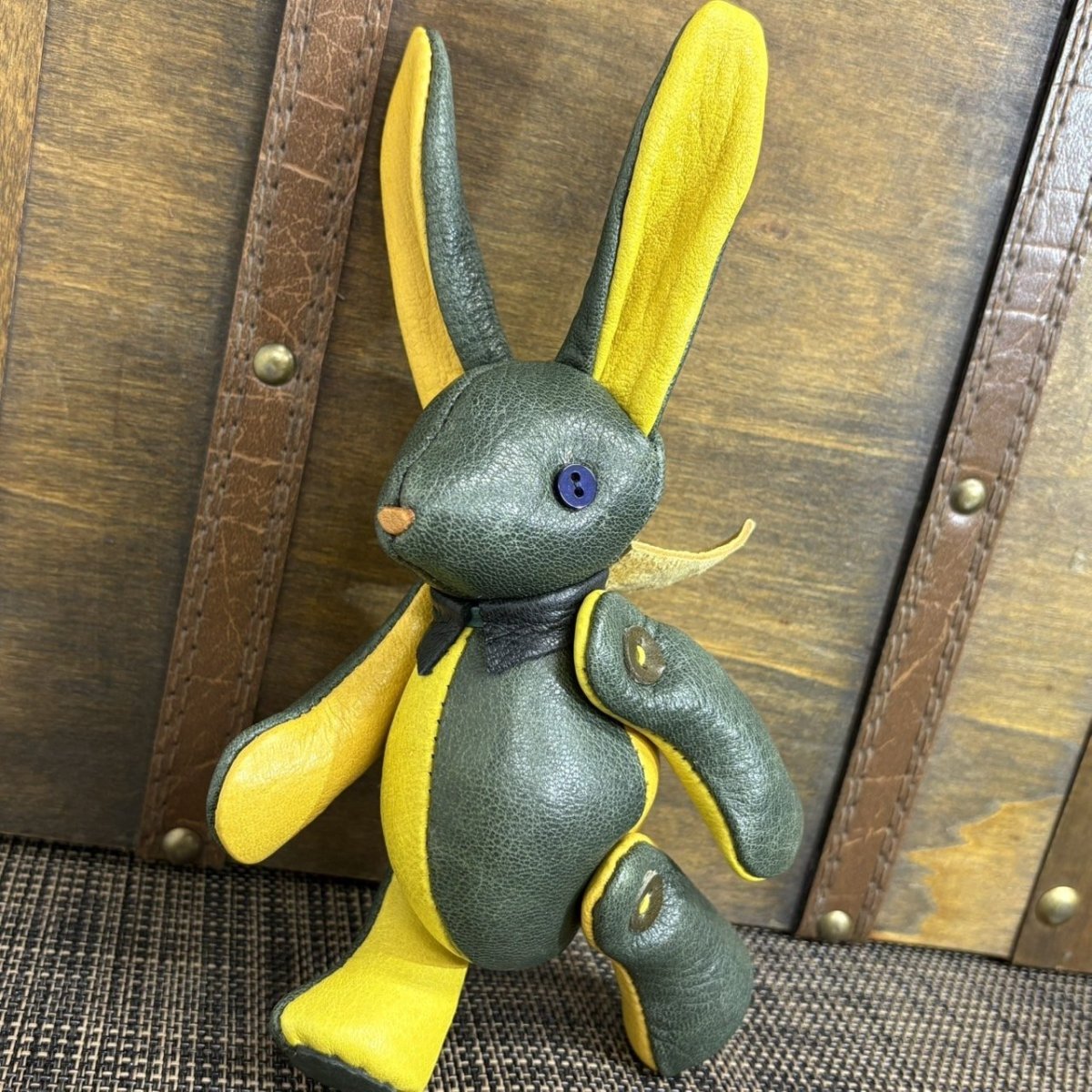 画像3: 【ジビエレザー鹿革】のベルラビ★マイスターの手作り「ベルズラビット」兵庫グリーン＆イエロー　 写真の1点販売です (3)