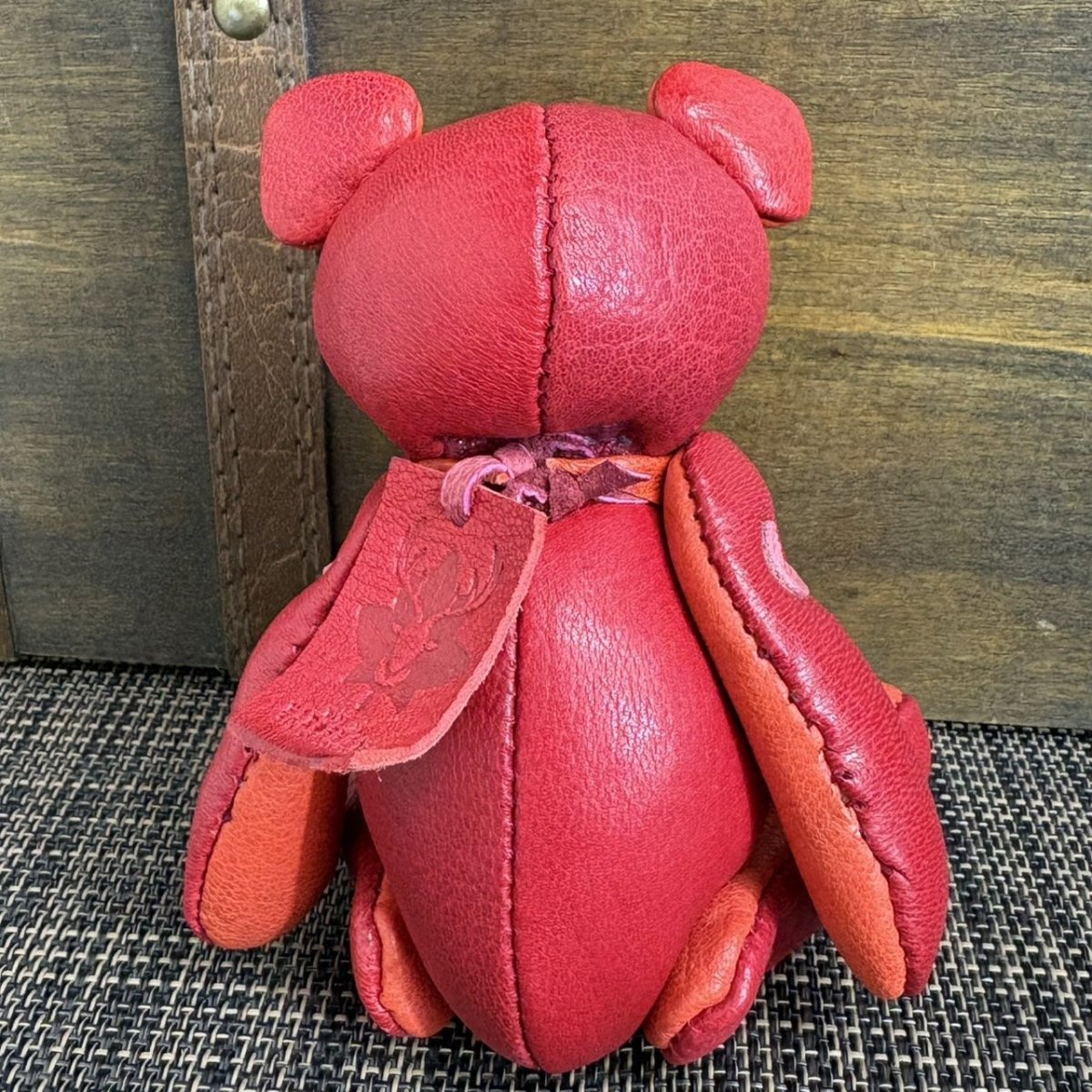 画像2: 【ジビエレザー鹿革】のベルベア★マイスターの手作り「ベルズベア」オール広島レッド　 写真の1点販売です (2)