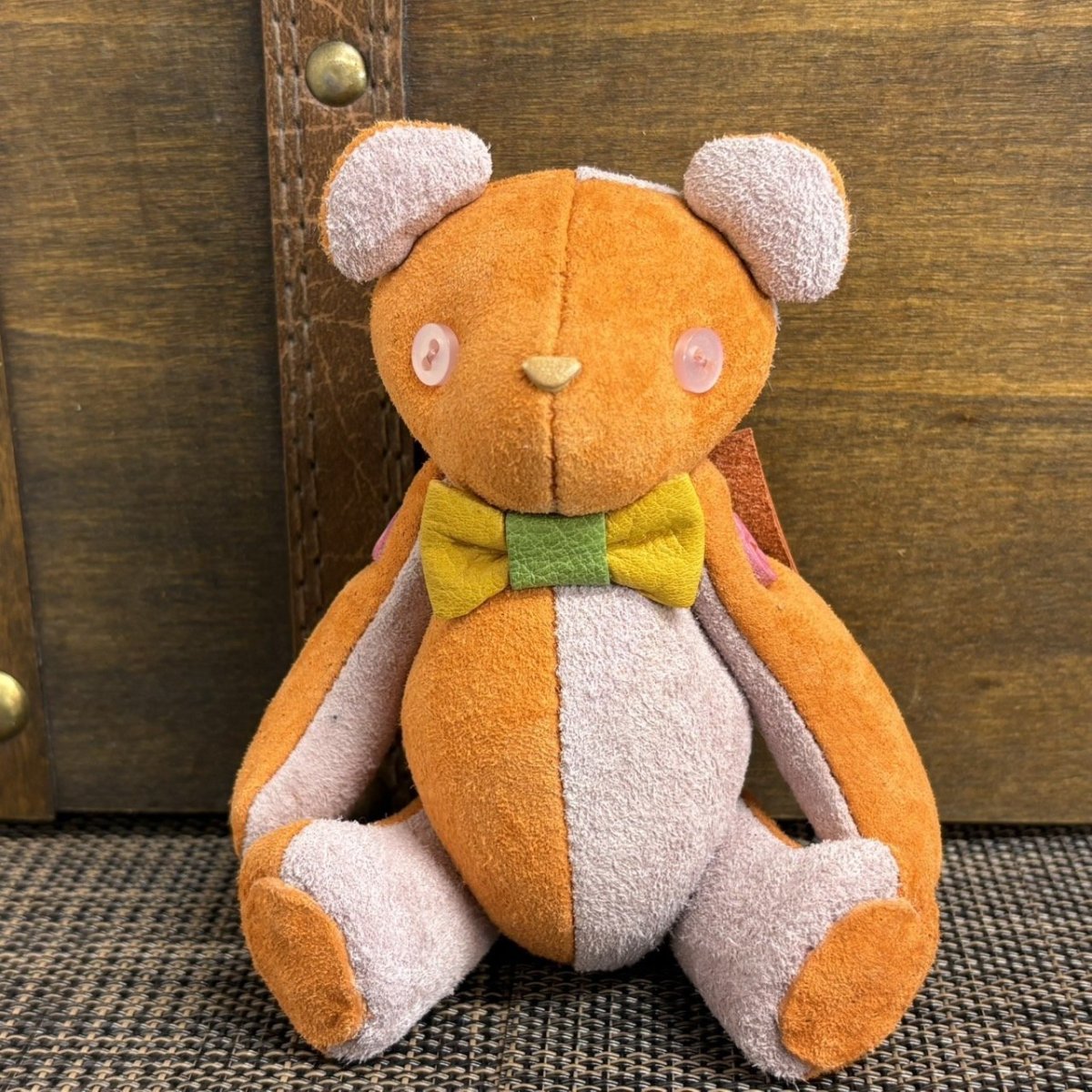 画像1: 【ピッグスウェード】のベルベア★マイスターの手作り「ベルズベア」オレンジ×ピンクグレー　ストラップ1本付 　写真の1点販売です (1)