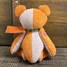 画像2: 【ピッグスウェード】のベルベア★マイスターの手作り「ベルズベア」オレンジ×ピンクグレー　ストラップ1本付 　写真の1点販売です (2)