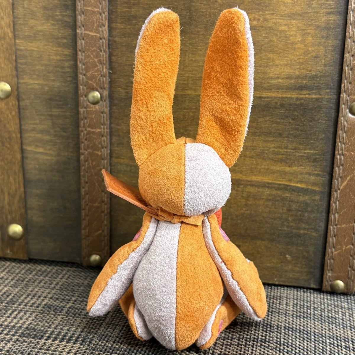 画像2: 【ピッグスウェード】のベルラビ★マイスターの手作り「ベルズラビット」オレンジ×ピンクグレー　ストラップ1本付 　写真の1点販売です (2)
