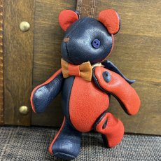 画像4: 【ジビエレザー鹿革】のベルベア★マイスターの手作り「ベルズベア」インディゴ×バーミリオン　ストラップ1本付 　写真の1点販売です (4)