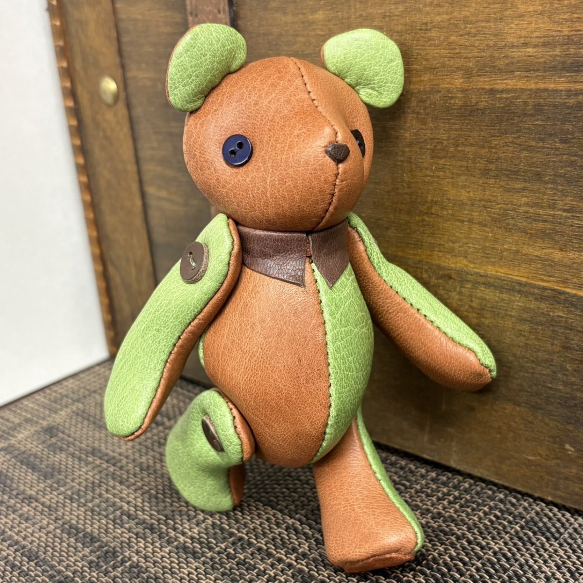 画像3: 【ジビエレザー鹿革】のベルベア★マイスターの手作り「ベルズベア」ブラウン×若葉もみじ　ストラップ1本付 　写真の1点販売です (3)