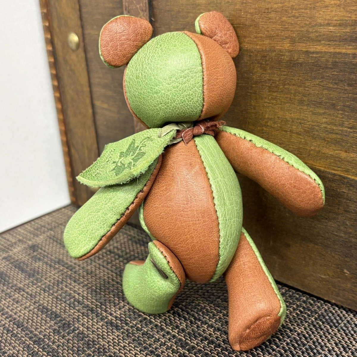 画像6: 【ジビエレザー鹿革】のベルベア★マイスターの手作り「ベルズベア」ブラウン×若葉もみじ　ストラップ1本付 　写真の1点販売です (6)