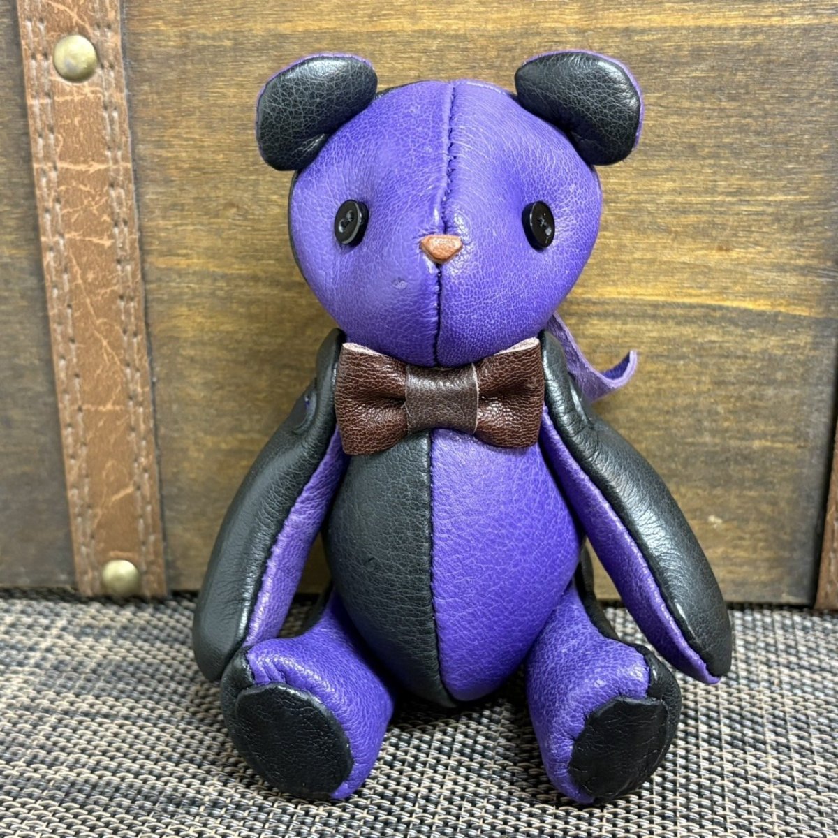 画像1: 【ジビエレザー鹿革】のベルベア★マイスターの手作り「ベルズベア」パープル×ブラック　ストラップ1本付 　写真の1点販売です (1)