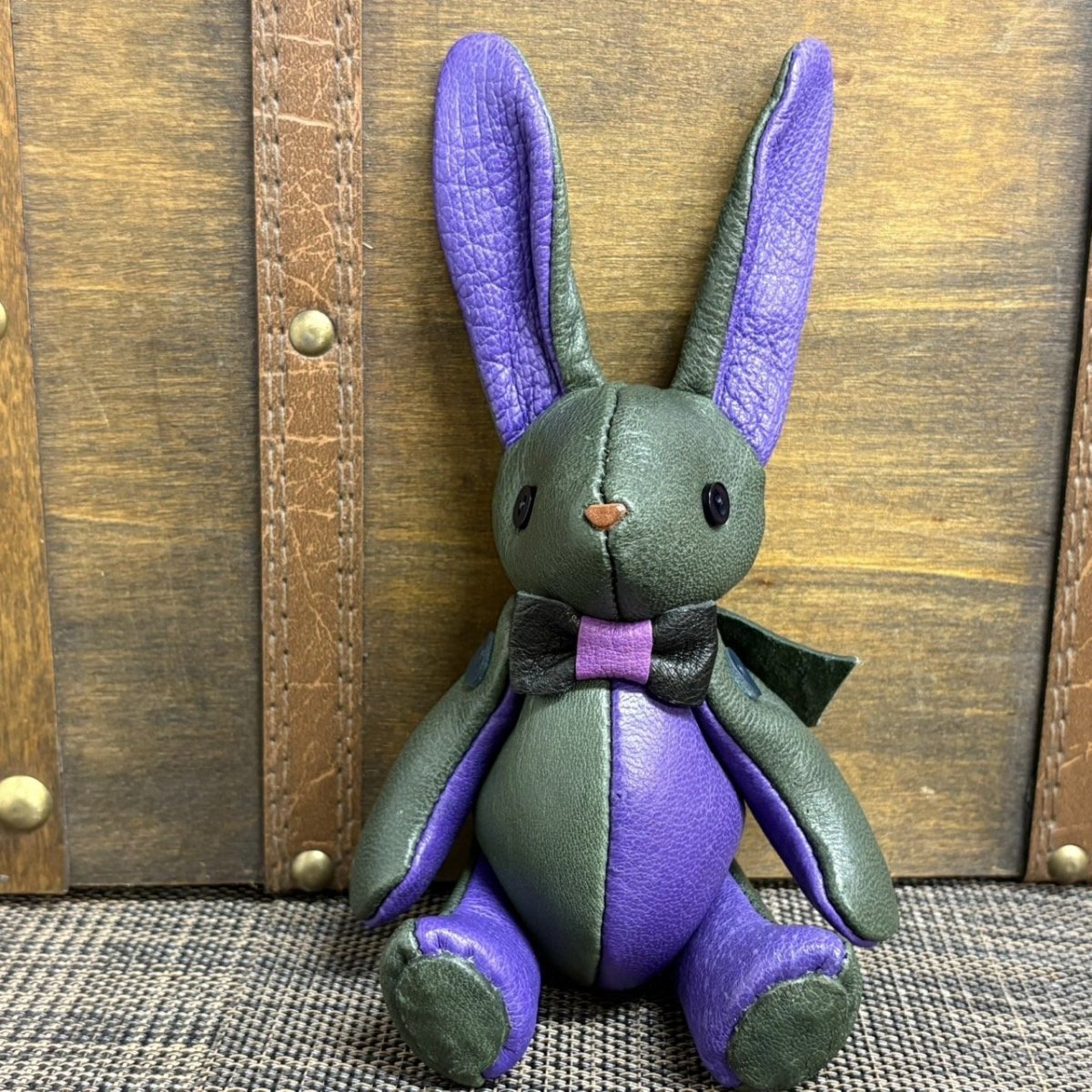 画像1: 【ジビエレザー鹿革】のベルラビ★マイスターの手作り「ベルズラビット」ダークグリーン×パープル　 写真の1点販売です (1)
