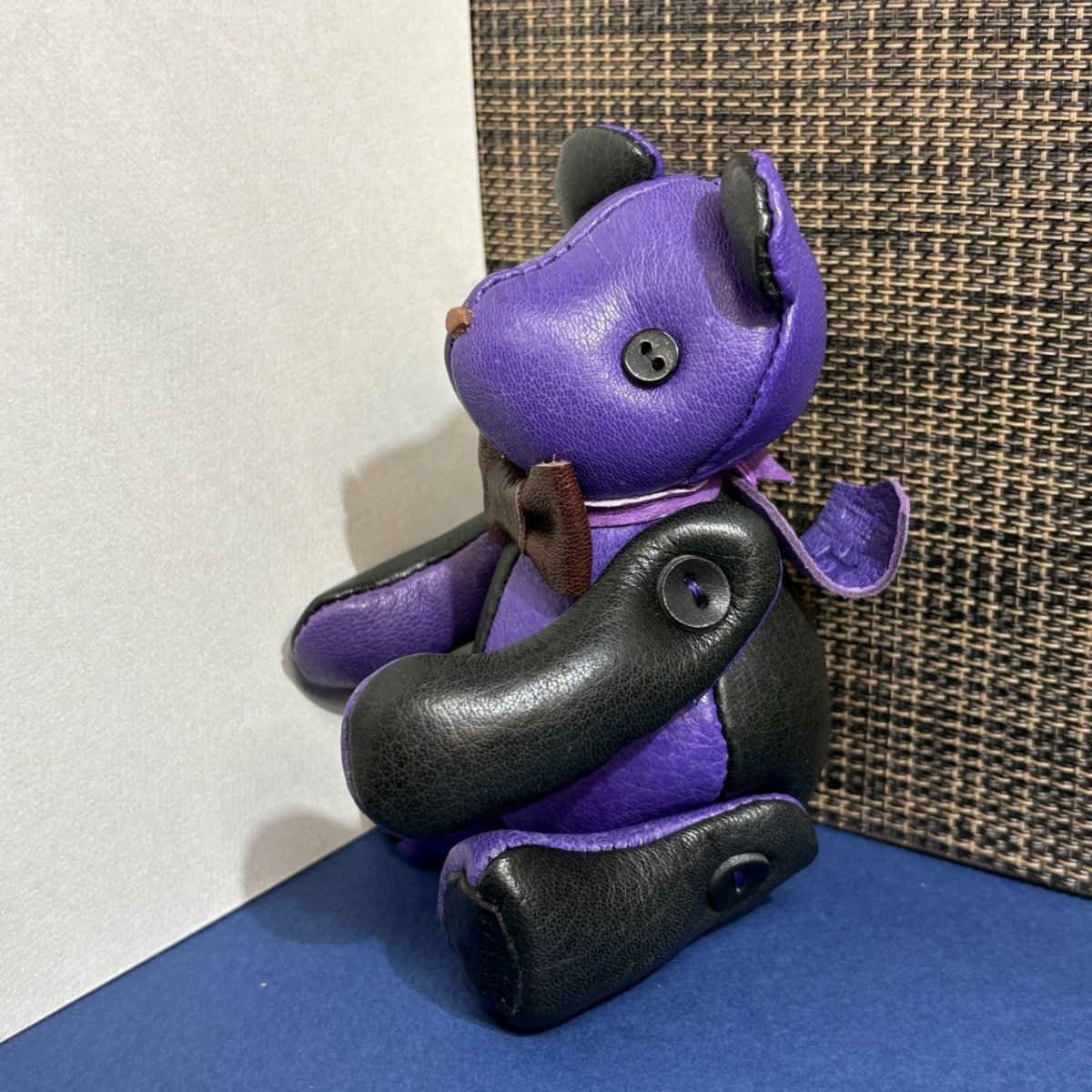 画像2: 【ジビエレザー鹿革】のベルベア★マイスターの手作り「ベルズベア」パープル×ブラック　ストラップ1本付 　写真の1点販売です (2)